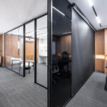 پارتیشن تک جداره با شید رول برقی