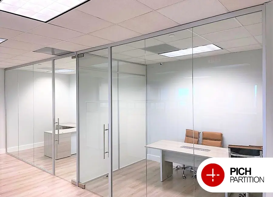 پارتیشن شیشه‌ای فریم لس فضای اشتراکی