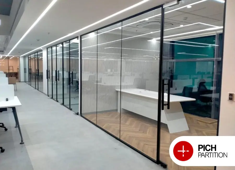 انتخاب شیشه مناسب پارتیشن برای جلوگیری از نور